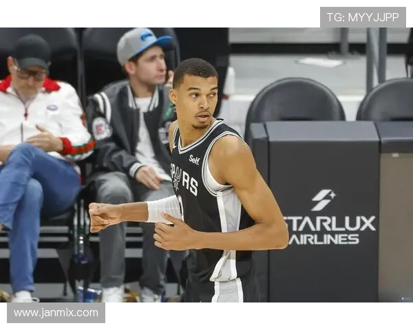 马刺包揽西部四大奖项 文班月最佳+最佳防守